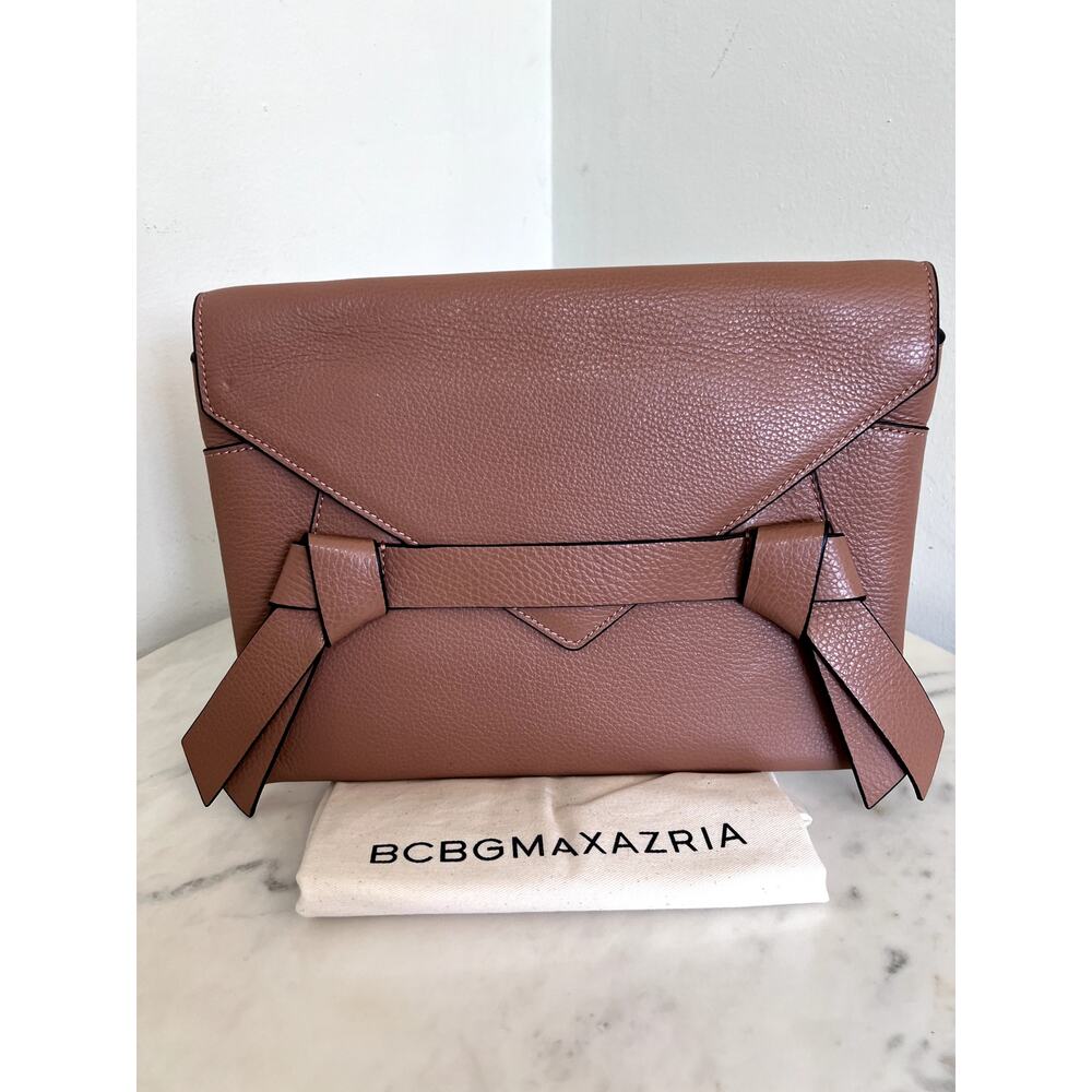 CHIC 2010 BCBGMAXAZRIA Leather Knotted Envelope Clutch in ROSE BEIGE